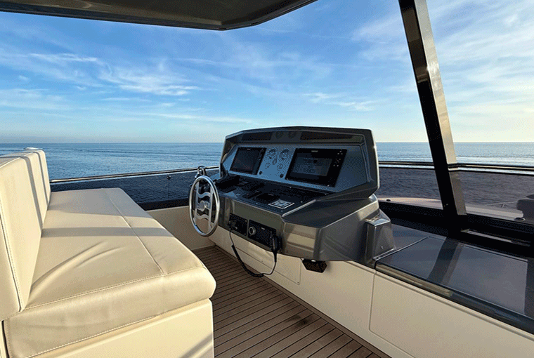 Ferretti Yachts 780